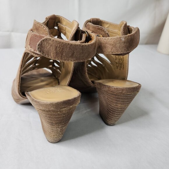 Naturalizer Open Toe Block Heel Faux Leather Comfort Sandal - Picture 6 of 7